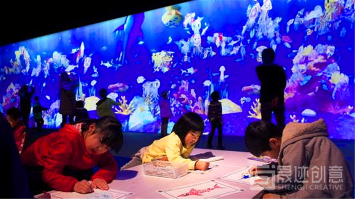 互動(dòng)涂鴉畫(huà)畫(huà)水族館.jpg
